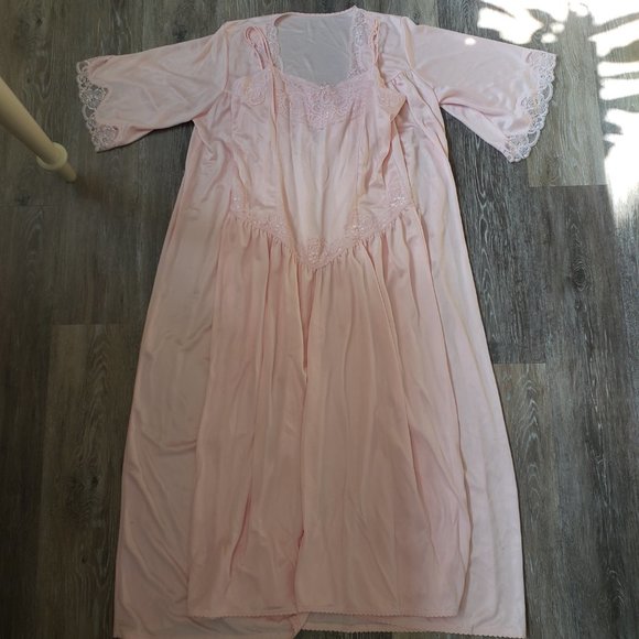 Cara pink robe and matching dressing gown - Picture 6 of 16